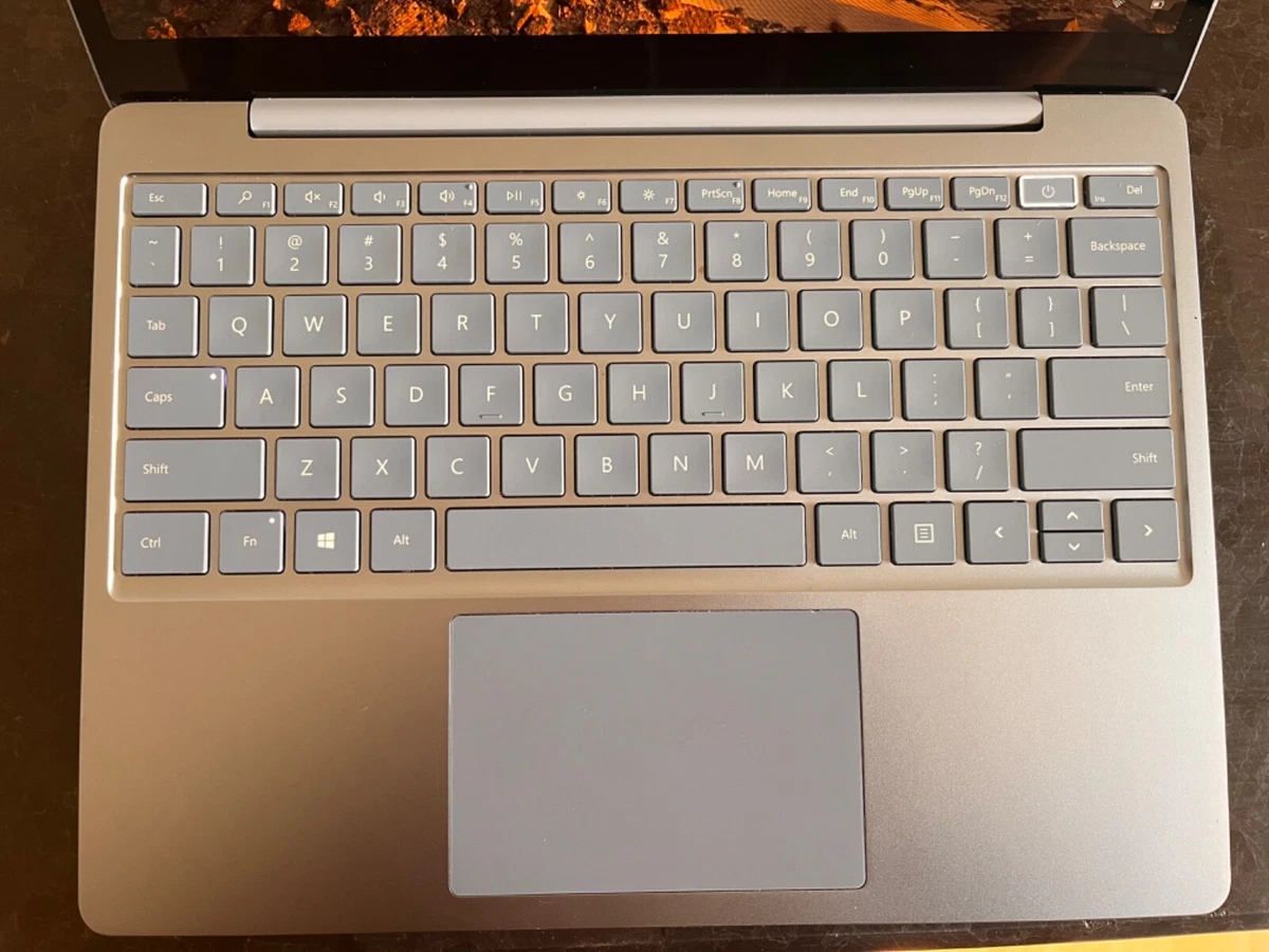 microsoft surface laptop go 256gb w/ fingerprint reader ice blue