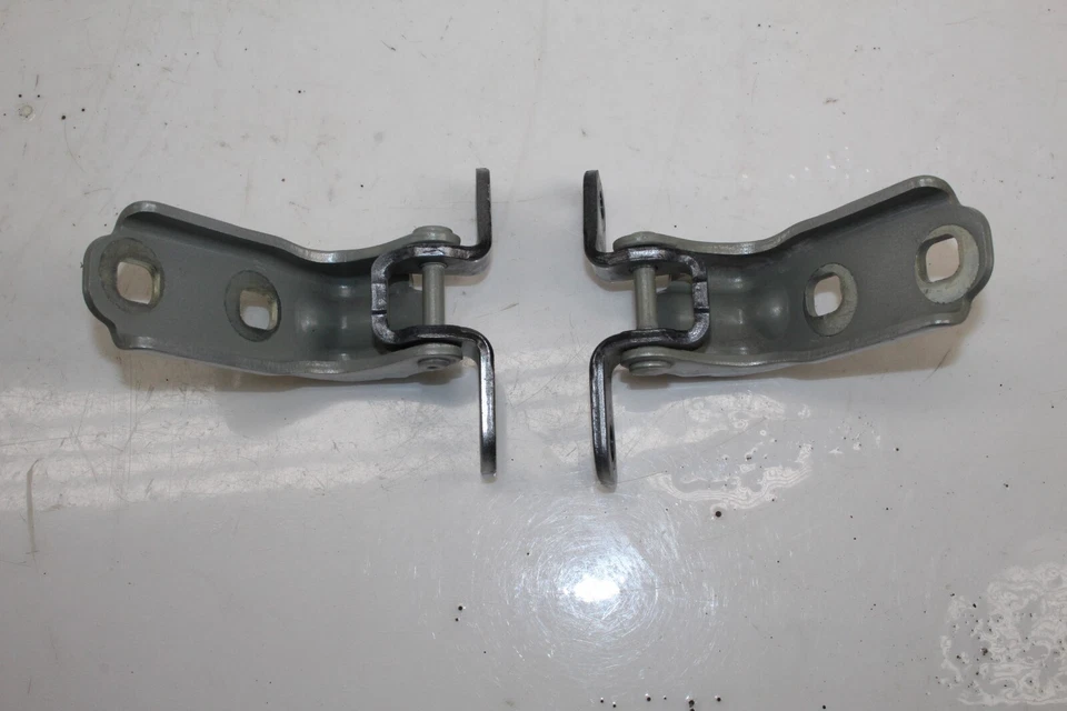 Juego de bisagras de puerta delantera izquierda Cadillac CTS 2014-2019 OEM Foto 4 de 4