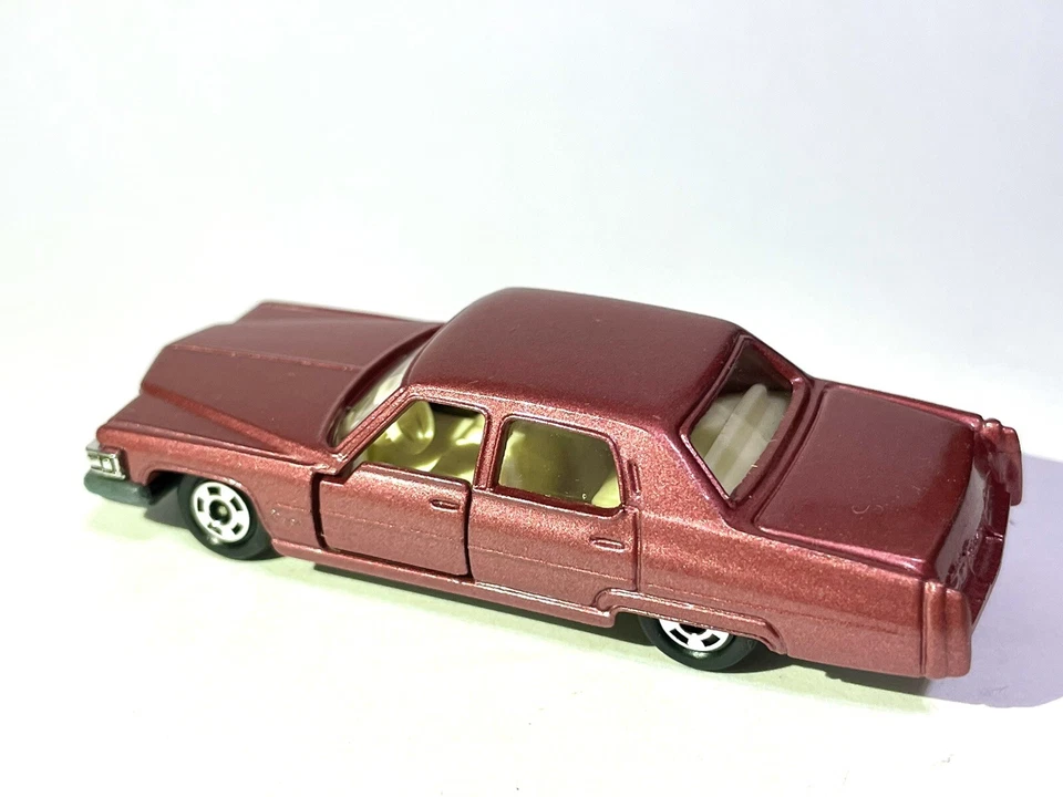 Coches de bolsillo de colección Cadillac Fleetwood Brougham No. Tomy F2 1:77 1974 🚨 Nuevo Foto 2 de 4