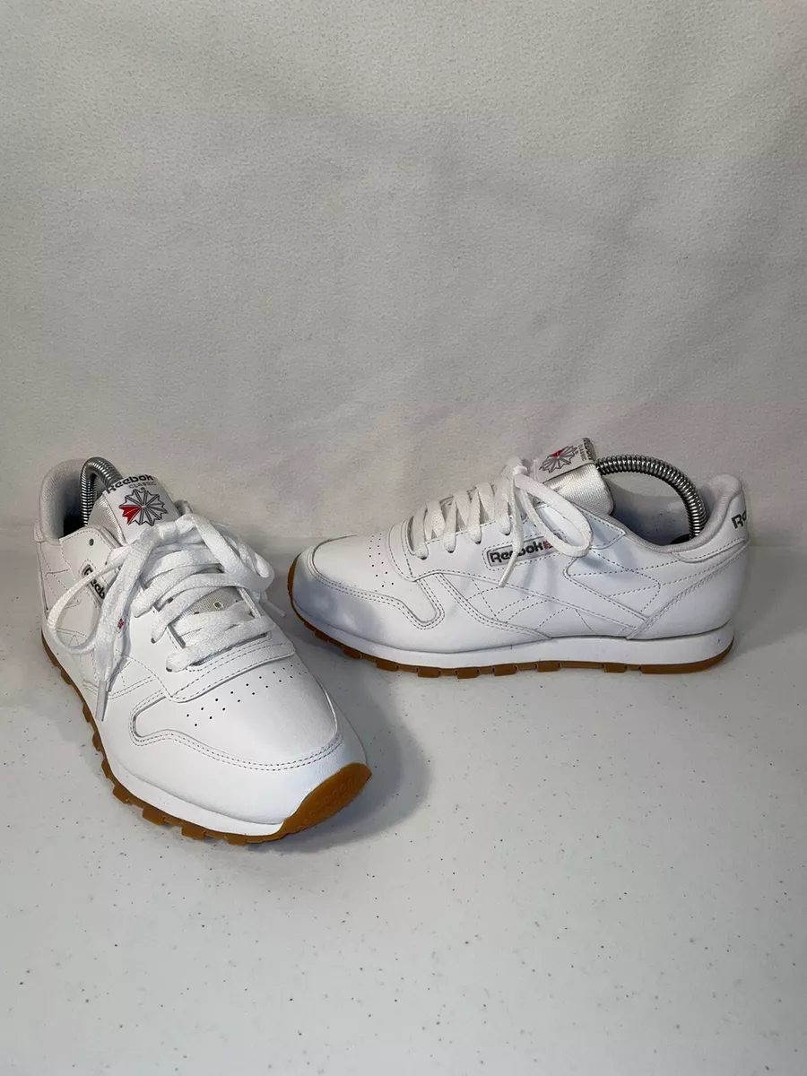 Reebok Classic Leather. Men s 7 Women s 8.5 White Sneakers. 059503