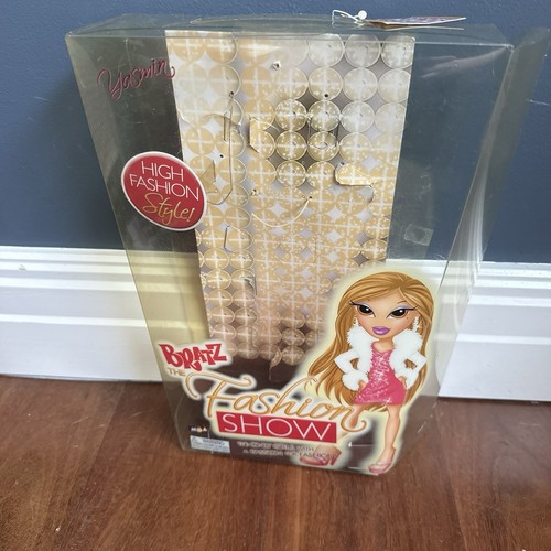Vintage Bratz The Fashion Show Yasmin Doll w Box Outfit Fur Coat Heels - Picture 11 of 13