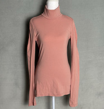 Uniqlo Women  s HEATTECH Ultra Light Turtle Neck Long Sleeve T-Shirt Pink Small