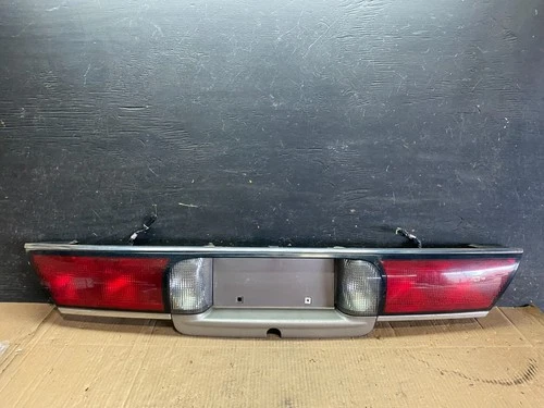 1997 1998 1999 Buick Lesabre Trunk Rear Center Tail Light Panel u6445 DG