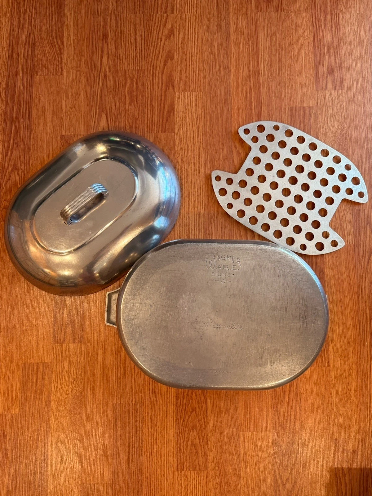13 QT Wagner Ware Magnalite 4267 Roaster With Trivet Sydney O EUC