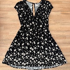 Free People Black Floral Open Back Mini Dress Cap Sleeve V-Neck Rayon Size 2
