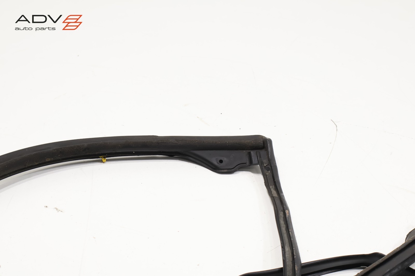 2006 - 2012 BENTLEY CONTINENTAL FRONT LEFT SIDE DOOR LOWER WEATHERSTRIP SEAL OEM