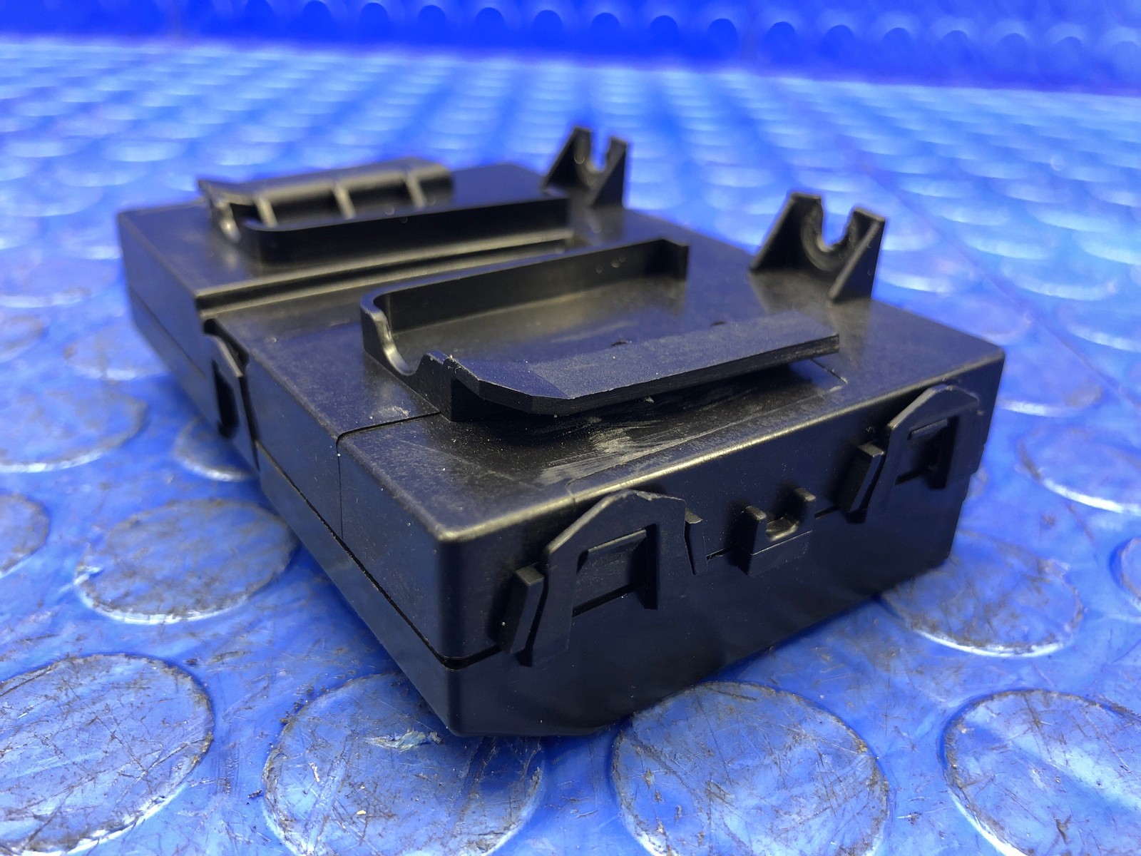 2014 2015 2016 2017 2018 2019 2020 Bmw I8 HVAC CLIMATE CONTROL MODULE 6819983