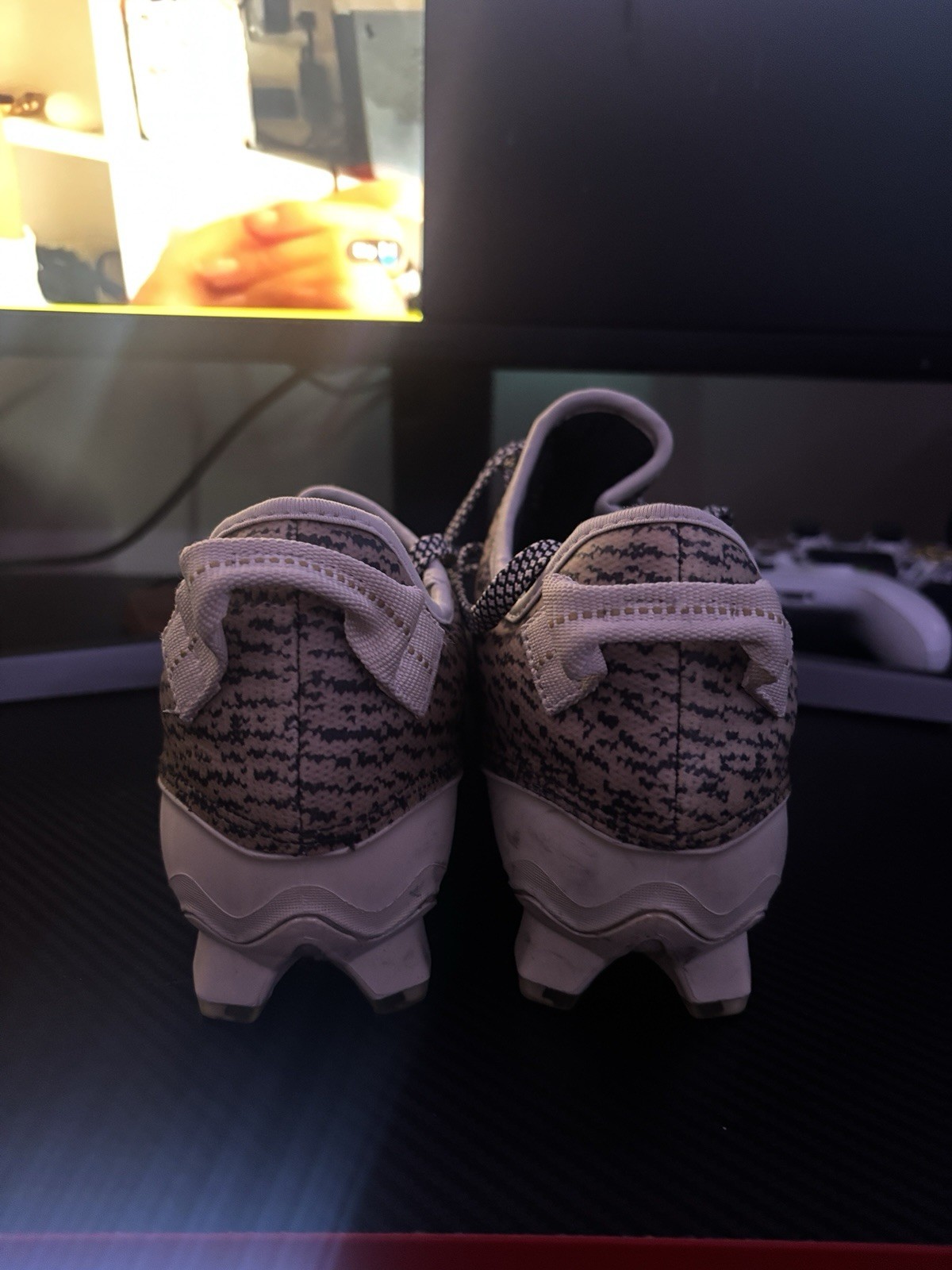 adidas Yeezy AQ6932 Men's Football Cleats White US Size 10 Medium Football thumbnail 2