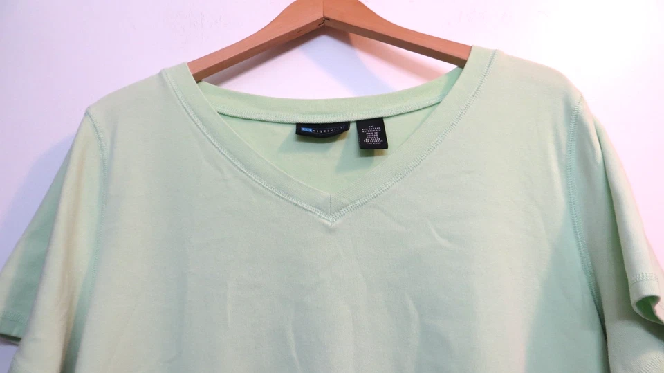 Camisa Relativity Mujer 2X Verde Manga Corta Cuello en V Camiseta Informal Confort Clásica Foto 2 de 4