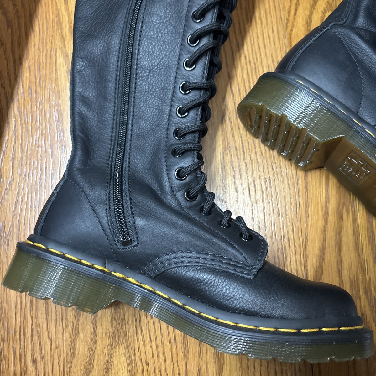 WOMENS DR MARTEN 20 HOLE VIRGINA LEATHER 1860 KNEE HIGH