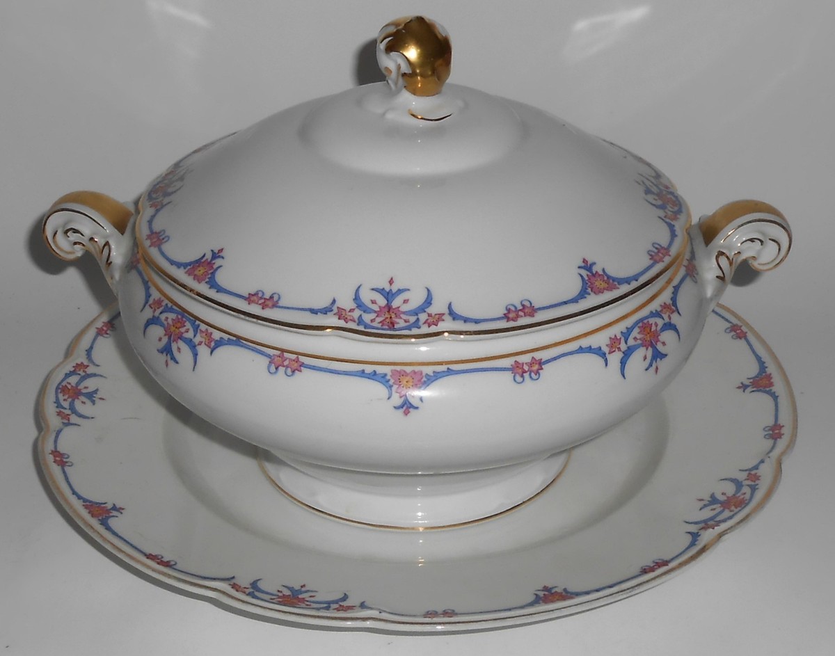 Hutschenreuther China Porcelain Large Covered Vegetable Bowl Red