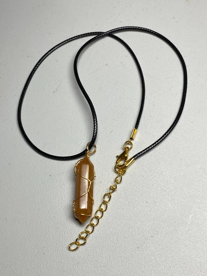 Collar colgante hexagonal enrollado a mano cristal piedra de la suerte natural. Topacio Foto 2 de 4