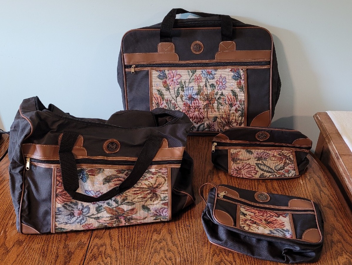 JUEGO DE 4 florales vintage de la mejor marca de equipaje