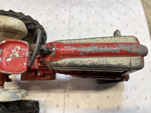 Vintage Hubley Ford Toy Tractor with 3-Point Hitch and Draw Bar - Picture 4 of 6