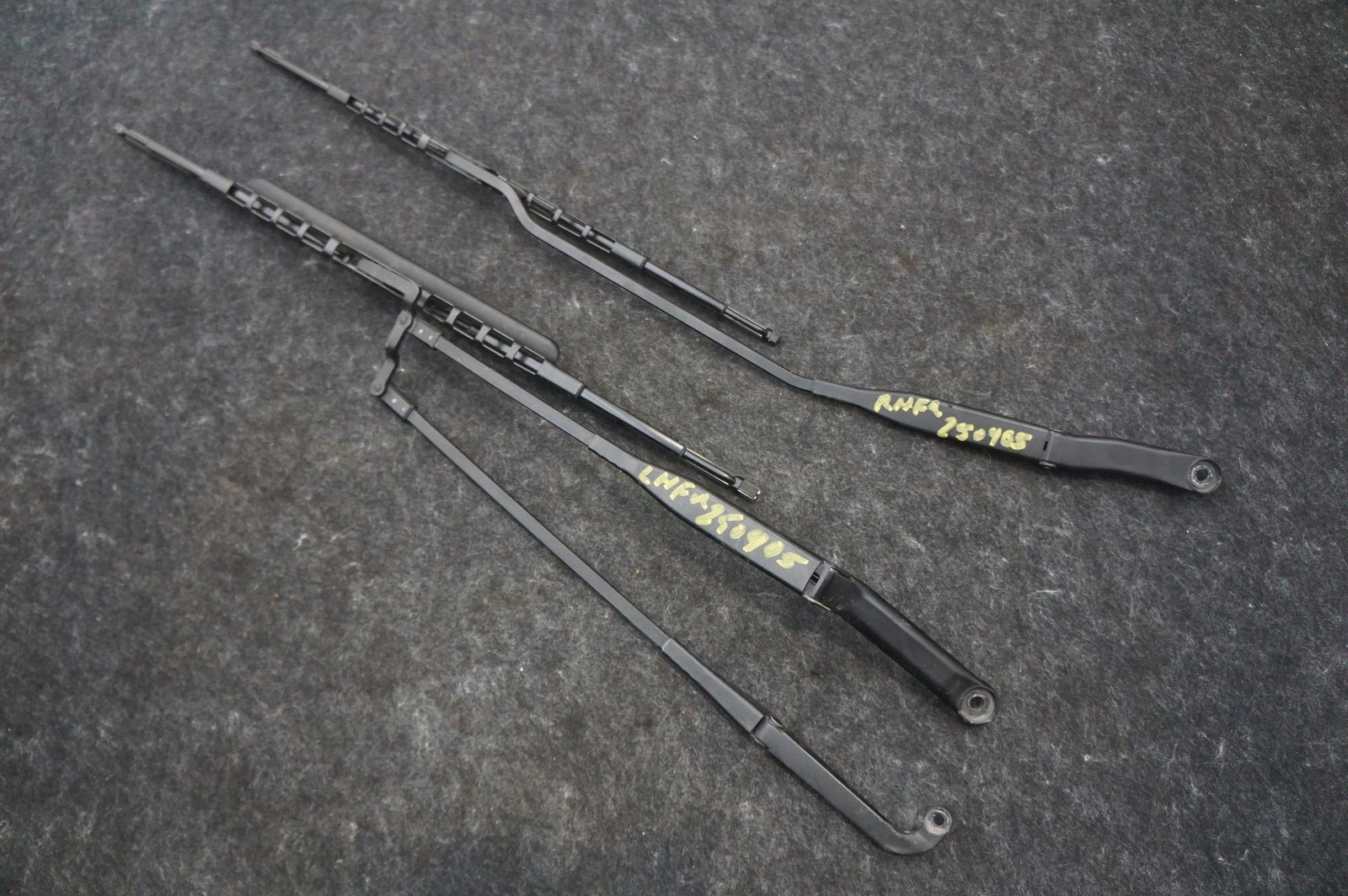 Set Front Left Right Windshield Wiper Arm Blade OEM 65409200 Ferrari 360 2001