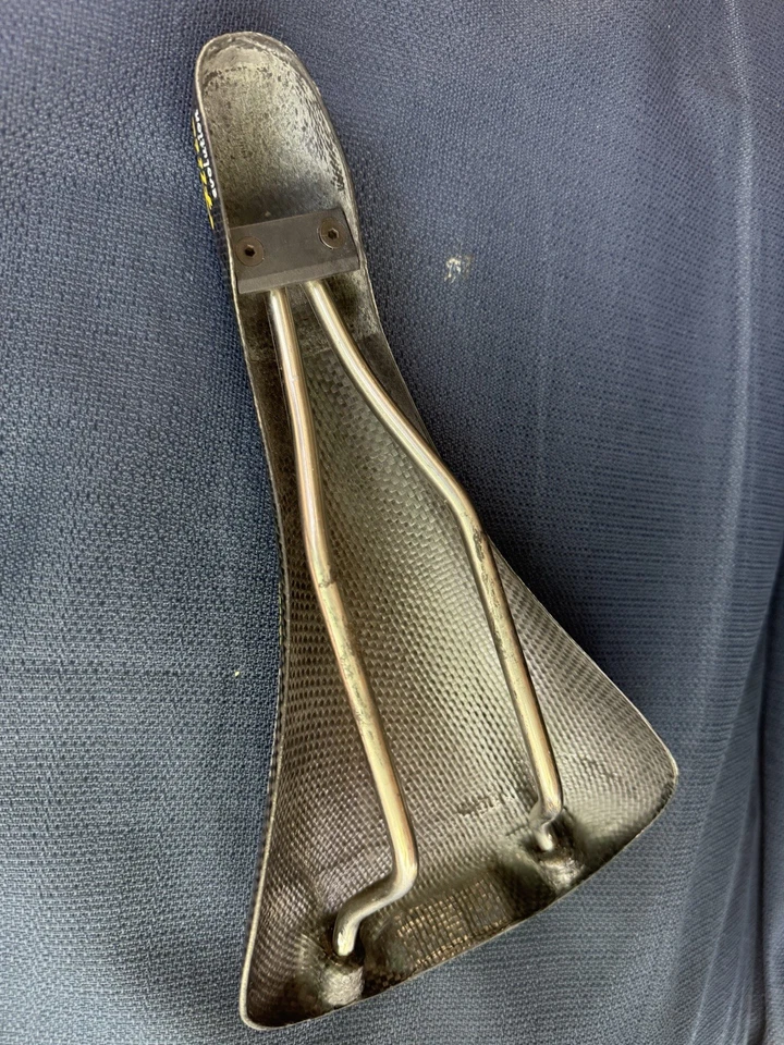 Selle ITALIA Flight EVOlution CARBON FIBER Saddle Titanium Rails - Image 3 of 4