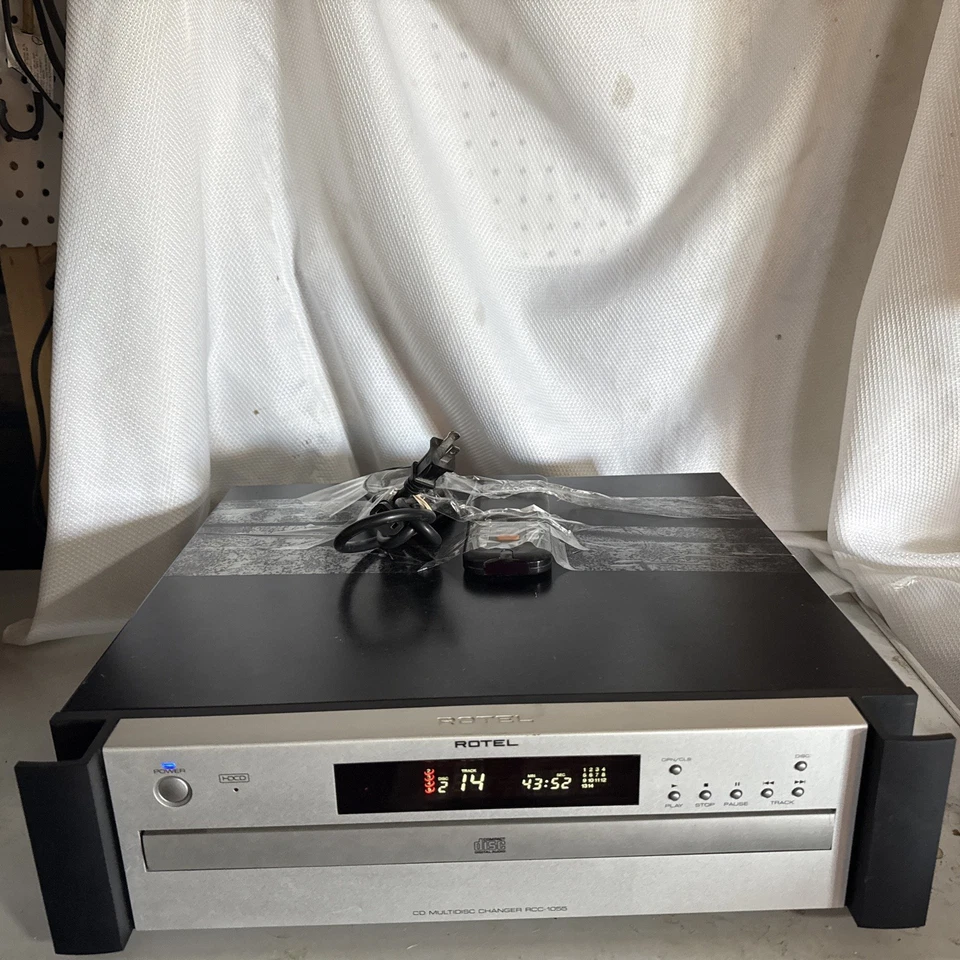 Rotel RCC-1055 Reproductor/cambiador de CD - Bonito, con mando a distancia Foto 2 de 4