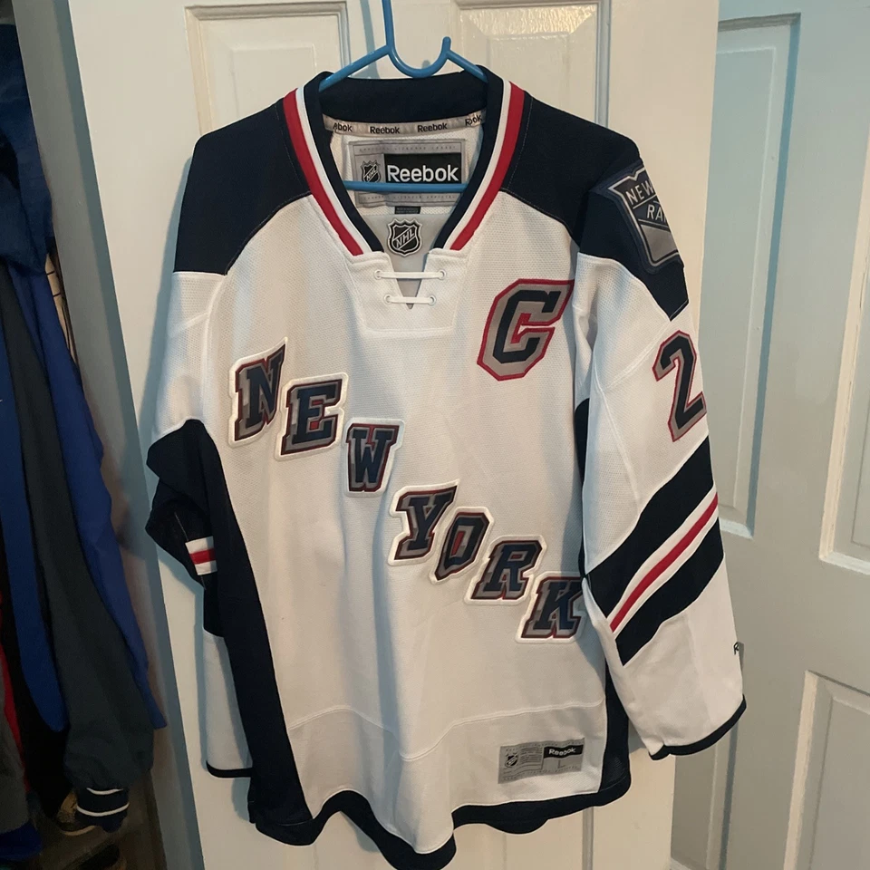 SIGNED Reebok NY Rangers #24 Ryan Callahan 2014 Stadium Series Jersey Size L - Image 3 of 4