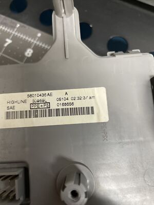 2006 2007 Jeep Liberty Body Control Module 05026037AE And Fuse Box