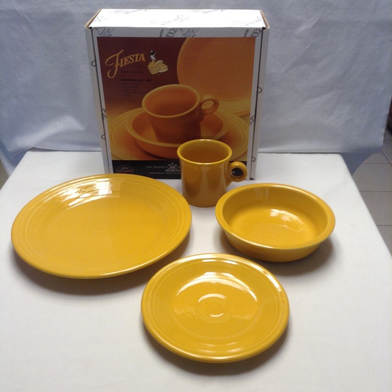 Fiesta Homer Laughlin 4 Pc Place Setting Marigold w/ Box