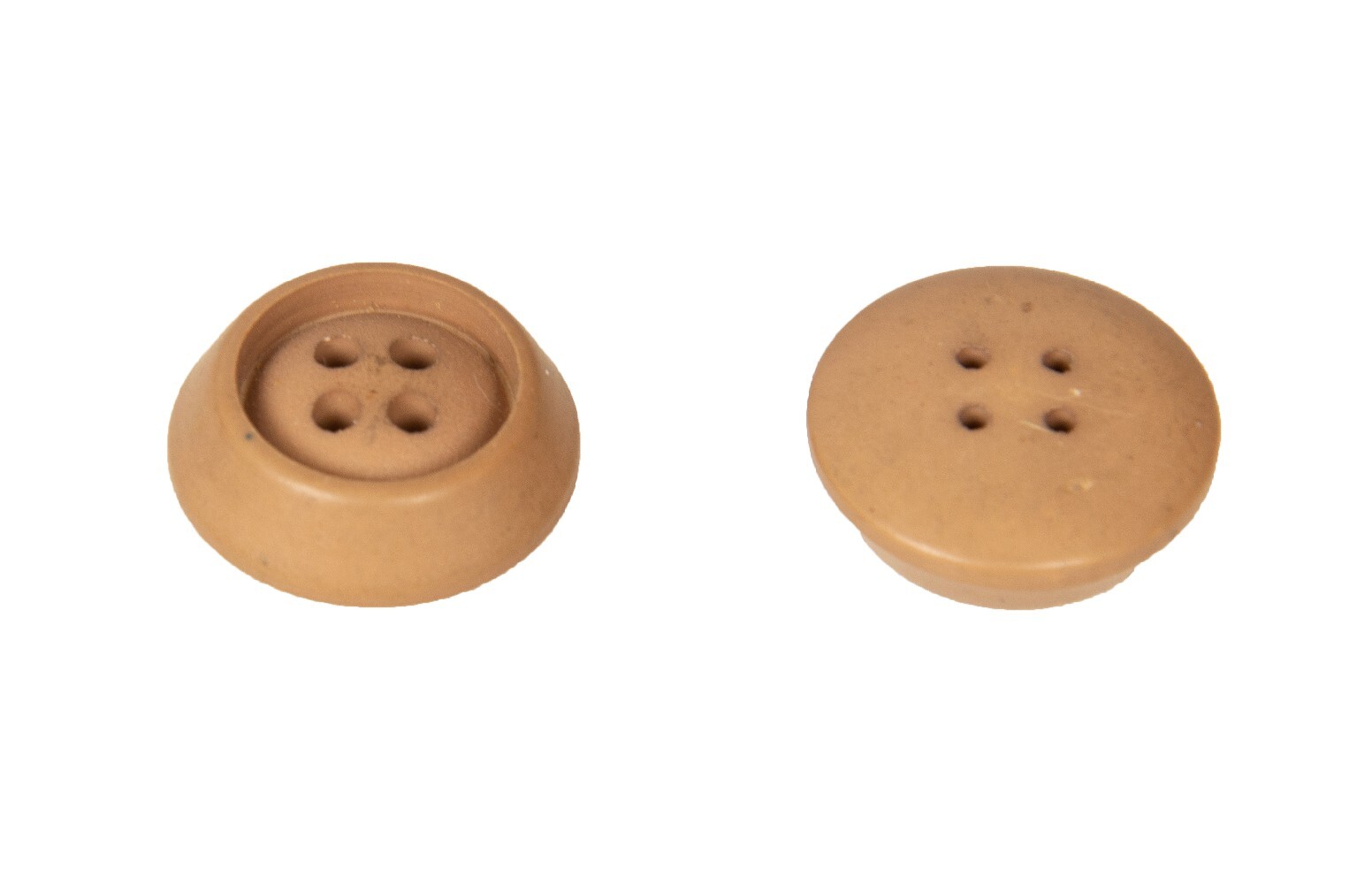 Набор из 4 предметов декоративно-прикладного искусства, диаметр которых составляет 17 x 17 x 6 мм.