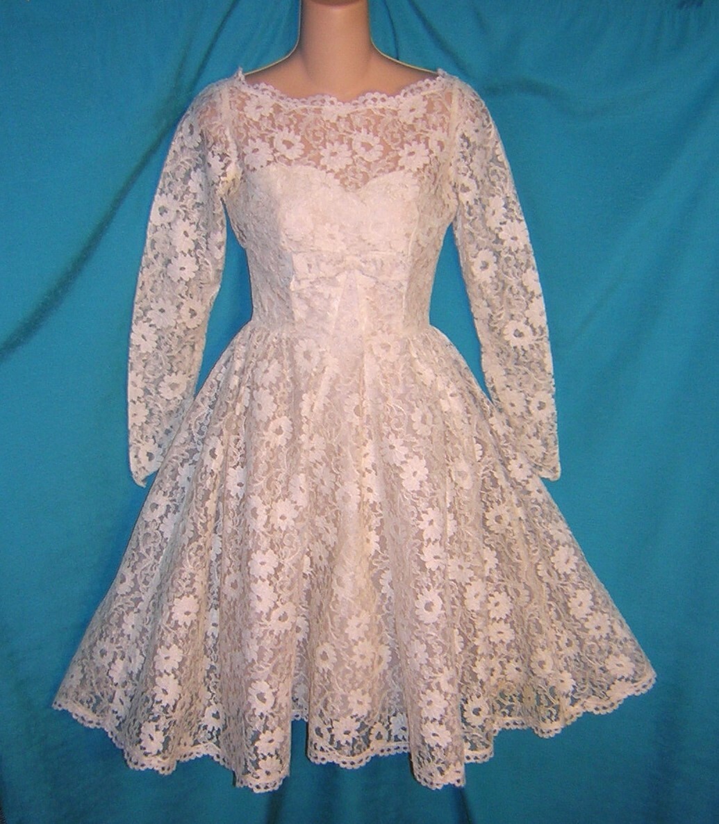 Women's 50's VINTAGE Ivory Floral LACE Petticoat PROM EVENING Elegant Dress Women's 50's VINTAGE Ivory Floral LACE Petticoat PROM EVENING Elegant Dress