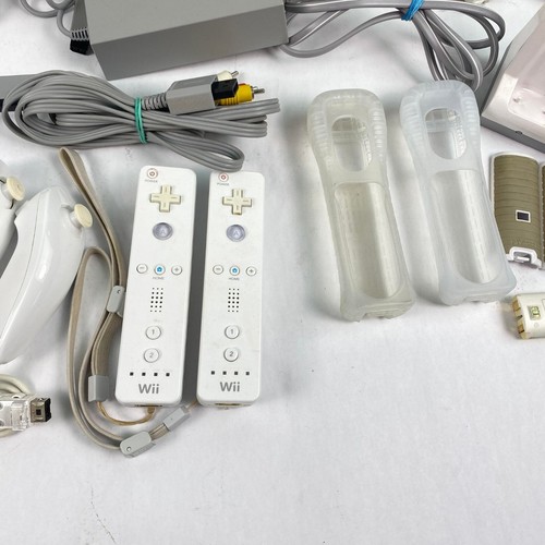Nintendo Wii Model RVL-001 Video Game Console 2006 Bundle LOT TESTED - Picture 3 of 9