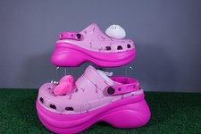 Crocs Platform Clog Shoes Womens Size 7 Pink Hello Kitty Sanrio Jibbitz 27199