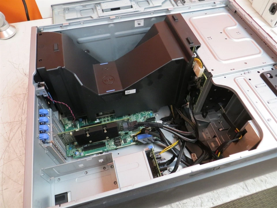 Dell PowerEdge T330 Xeon E3-1230 v6 3.5GHz 24GB 0HD 8x 3.5" Bays H330 - Image 4 of 4