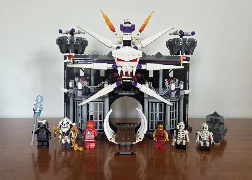 LEGO Ninjago 2505 Garmadon's Dark Fortress, foto 1 di 5