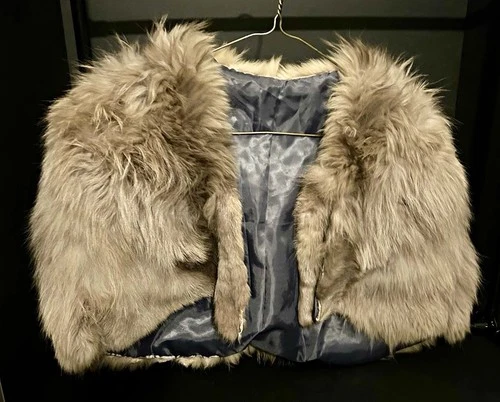 Women’s Vintage Genuine FoxCapelet Cape Satin Lined Hook & Eye Collared OSFA video thumbnail
