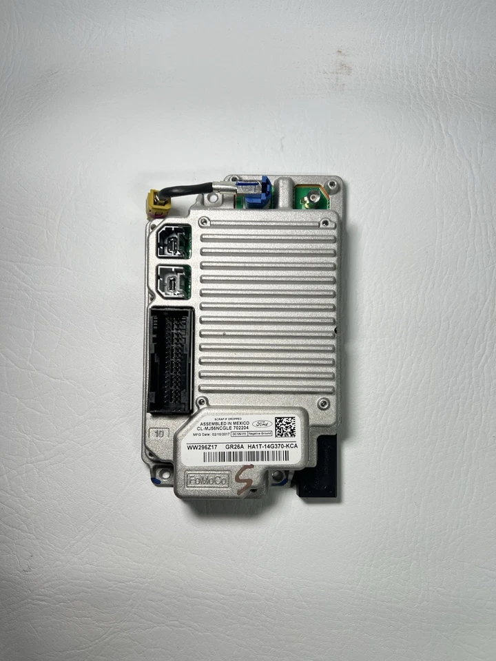 2016-2018 LINCOLN MKX 8" SCREEN RADIO SYNC APIM MODULE SYNC3 OEM HA1T-14G370-KCA - Image 2 of 4