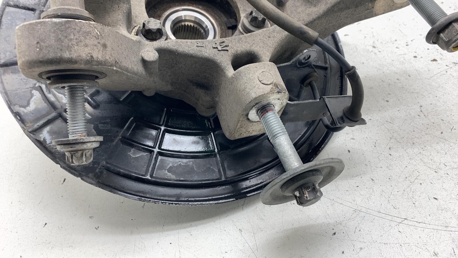 ⭕ 2017-2020 Maserati Levante Rear Driver Side Spindle Knuckle Assy Left LH AWD
