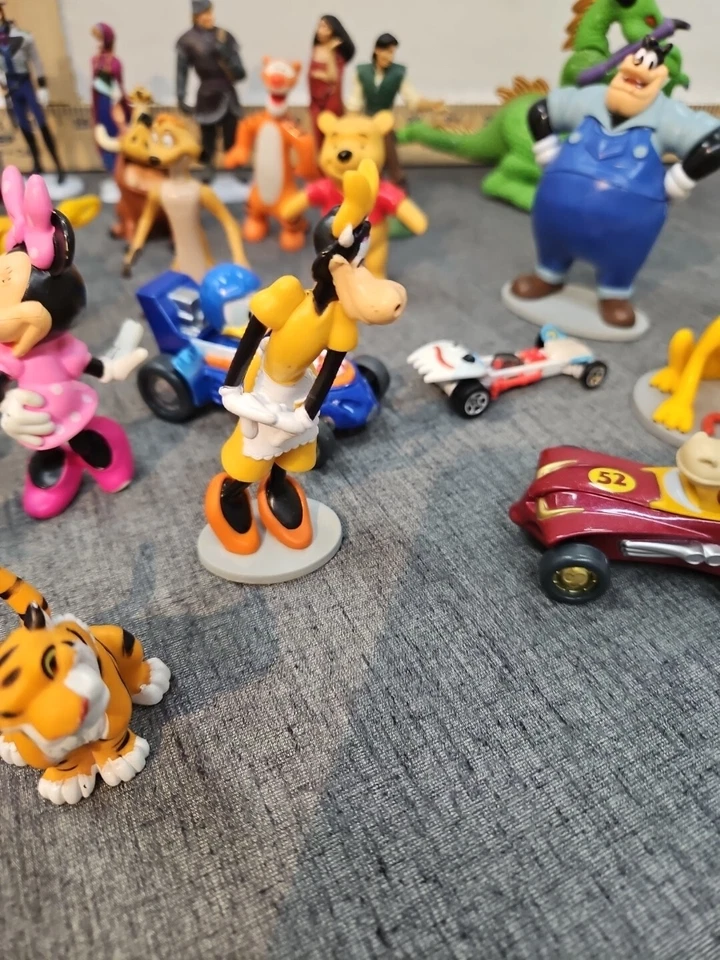 Lote mixto de figuras de Disney 30 adornos para pasteles para niños pequeños Frozen Lion King Mickey 2 a 3,5" Foto 3 de 4