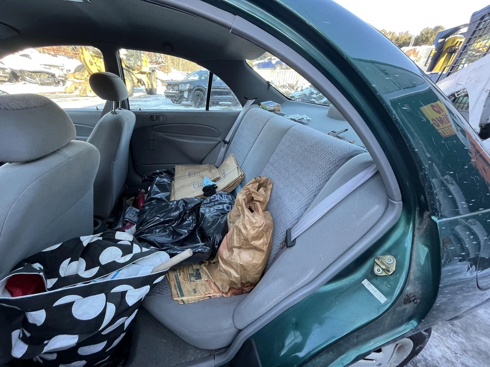 Puerta trasera izquierda ford escort 97 98 99 00 01 02 Foto 2 de 4