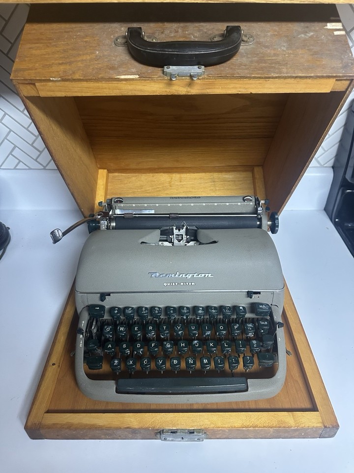 Remington Quiet-Riter Manual Typewriter with Wooden Carrying Case WORKS GREAT