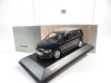 1:43 Minichamps VW Touran schwarz 