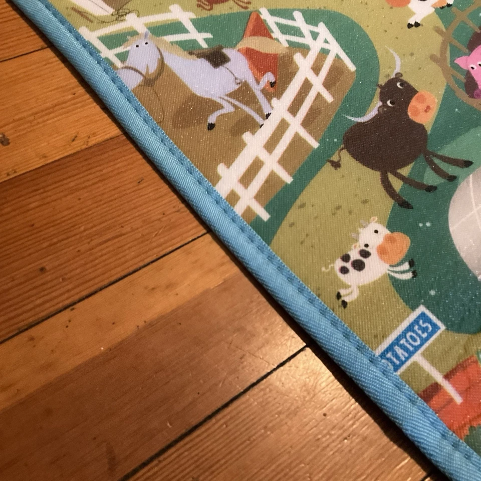 Alfombra de Juego Prince Lionheart - Ciudad/Granja Doble Cara Como Nueva 78x70 Pulgadas Foto 3 de 4