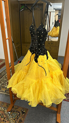 Tanzkleid Schwarz/Gelb mit Spaghettiträgern, Pailletten und Stufen-Tüllrock