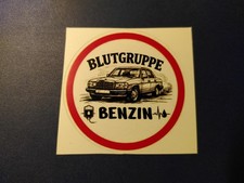 Auto Aufkleber " Blutgruppe Benzin " 5cm - PVC Sticker ( im Mercedes W123 look ) Auto Aufkleber " Blutgruppe Benzin " 5cm - PVC Sticker ( im Mercedes W123 look )