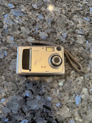 VistaQuest VQ-515 Digital Camera – 5.0 MP Compact Point & Shoot