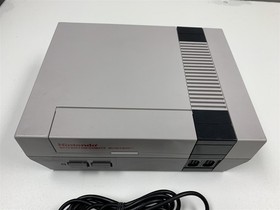 Nintendo NES Console Bundle Excellent Refurbished OEM Controller