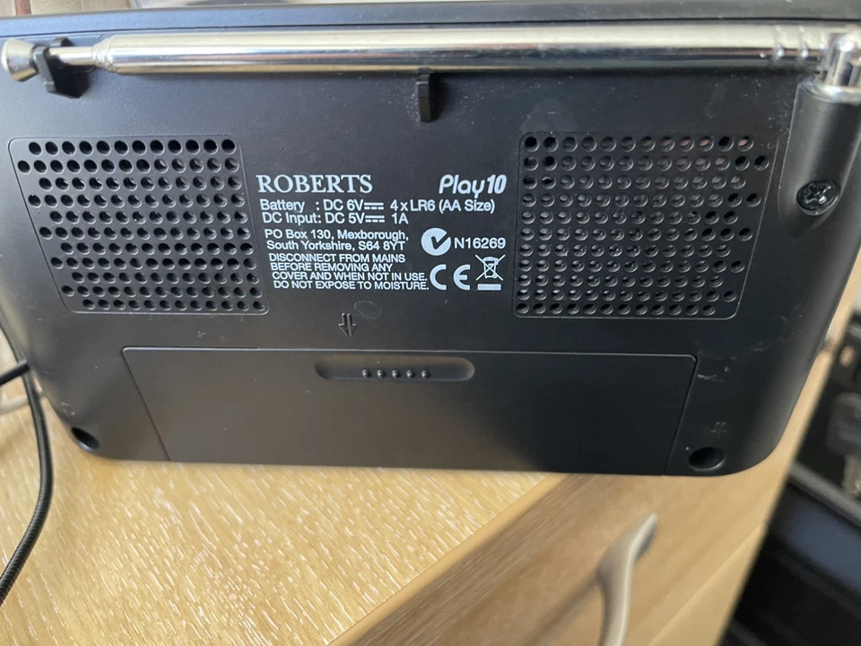 Roberts Radio PLAY10 DAB Digital With FM Tuner - Black portable radio - Image 2 of 4