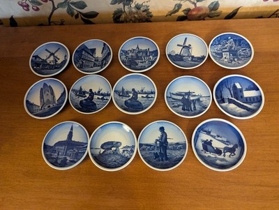 14-VINTAGE ROYAL COPENHAGEN MINI PLATES/BUTTER PATS BLUE/WHITE (3'') DENMARK 
