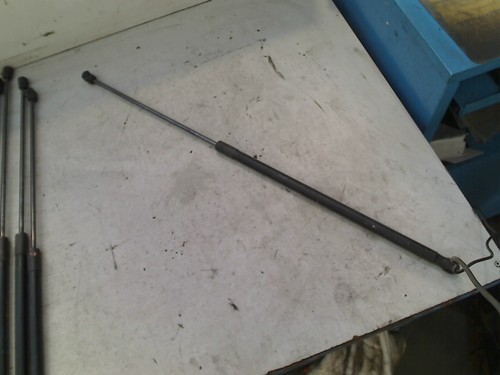 GASDRUCKFEDER VORNE Volkswagen Passat (3C2) 2008 3C0823359A