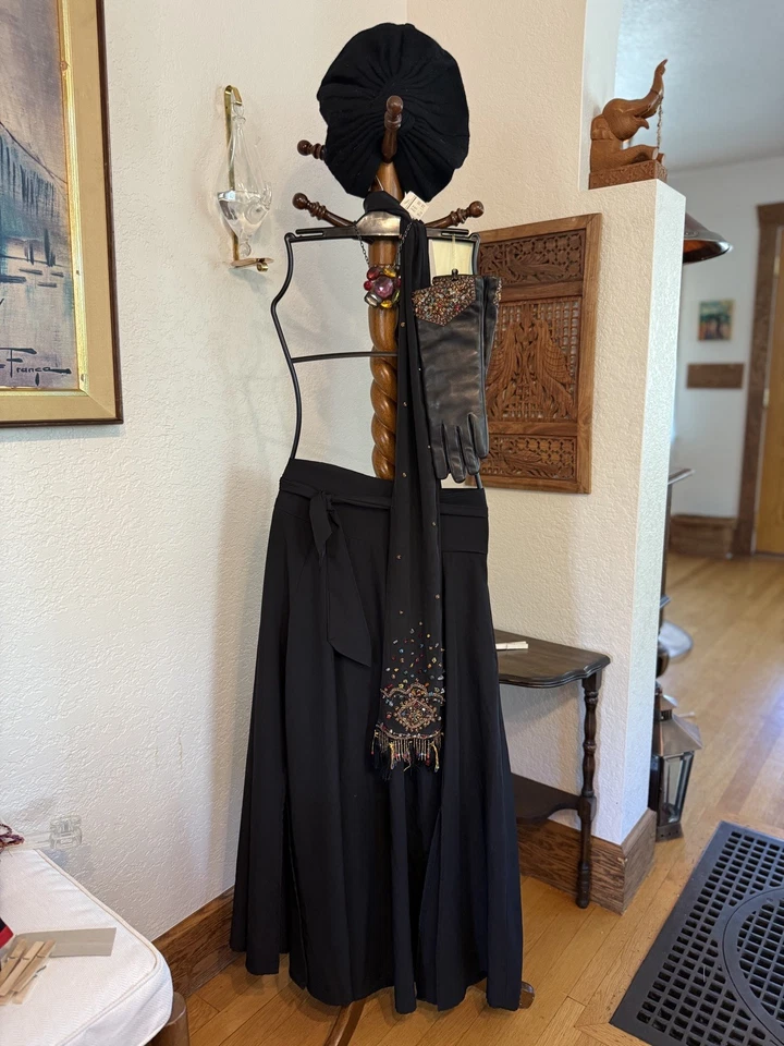 Bufanda vintage 100 % seda negra con cuentas hecha en India 68” X 6” + 2” flecos nueva con etiquetas Foto 3 de 4