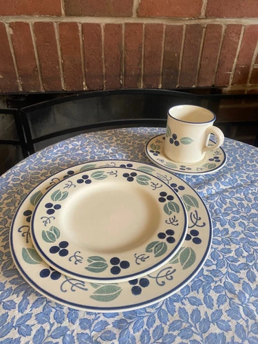 Pfaltzgraff Blueberry Pattern Vintage Stoneware Salad Plate