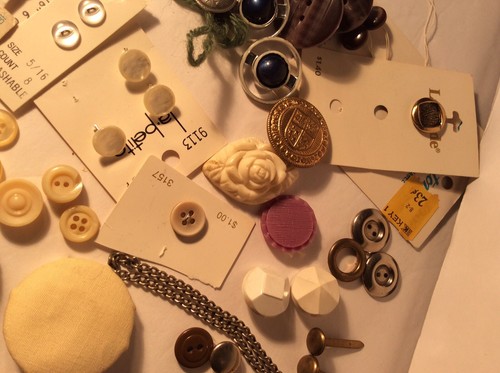 Lg VTG Mixed LOT Antique BUTTONS Plastic PEARL Metal SHANK Carved Shell - Picture 9 of 12