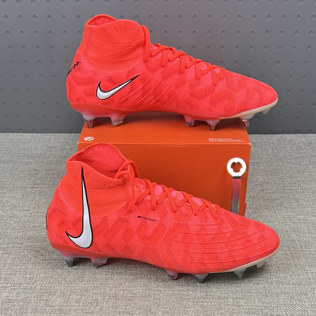 Nike Phantom Luna Elite SG-Pro Soccer Cleats FN8437-600 Nike Phantom Luna Elite SG-Pro Soccer Cleats FN8437-600