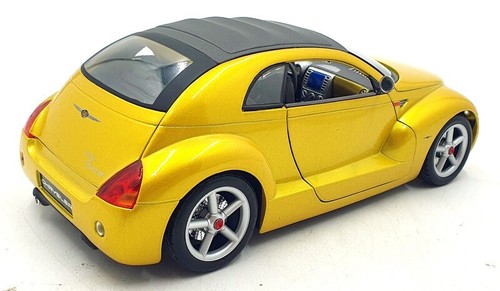 Maisto 1/18 Scale Diecast 31224B - Chrysler Pronto Cruizer - Met Yellow/Gold - Picture 3 of 5